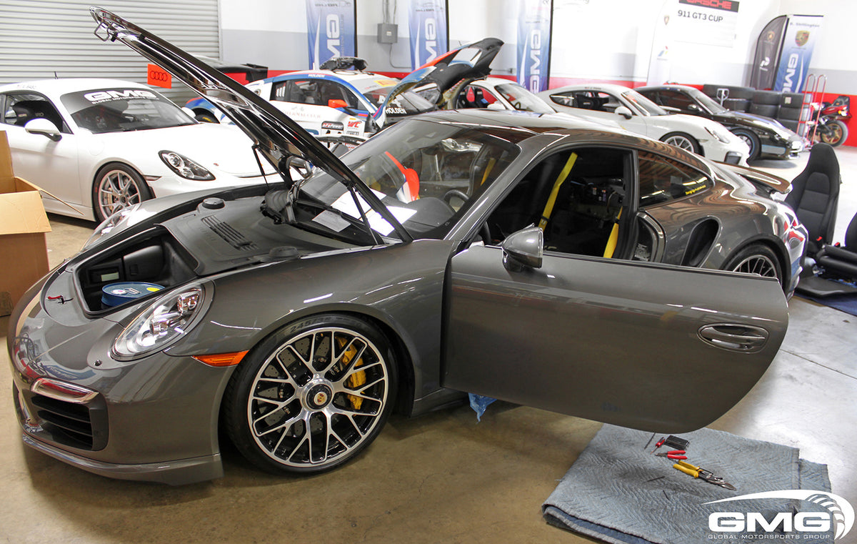 Porsche 991.1 Turbo S (Rollbar and Race Seats)