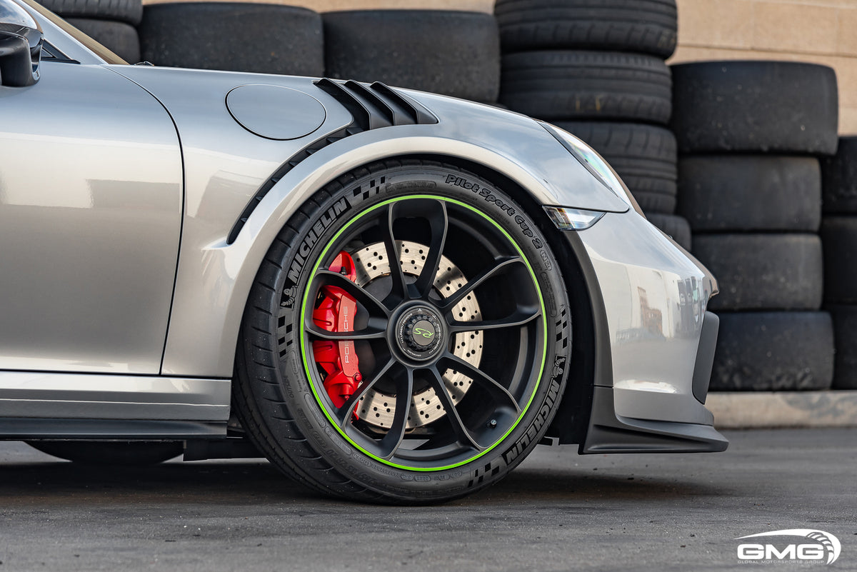 Silver Porsche 991.2 GT3 RS