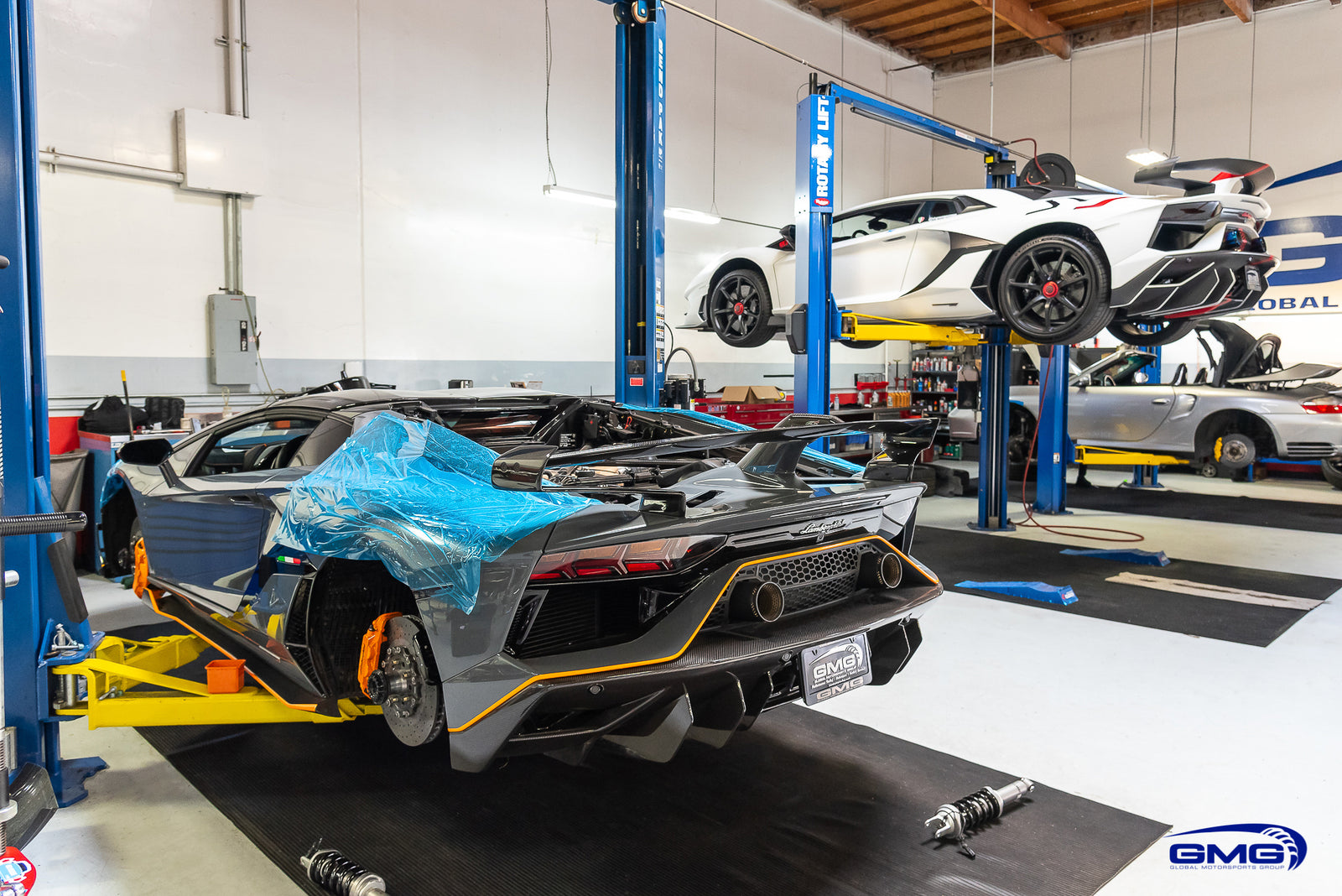 Grigio Telesto Lamborghini Aventador SVJ